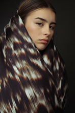 Load image into Gallery viewer, Padded scarf-vest in printed silk with pockets