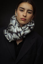 Load image into Gallery viewer, Mini padded scarf in printed silk: Brown Black
