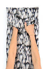 Load image into Gallery viewer, Padded scarf-vest in printed silk with pockets
