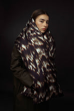 Load image into Gallery viewer, Padded scarf-vest in printed silk with pockets
